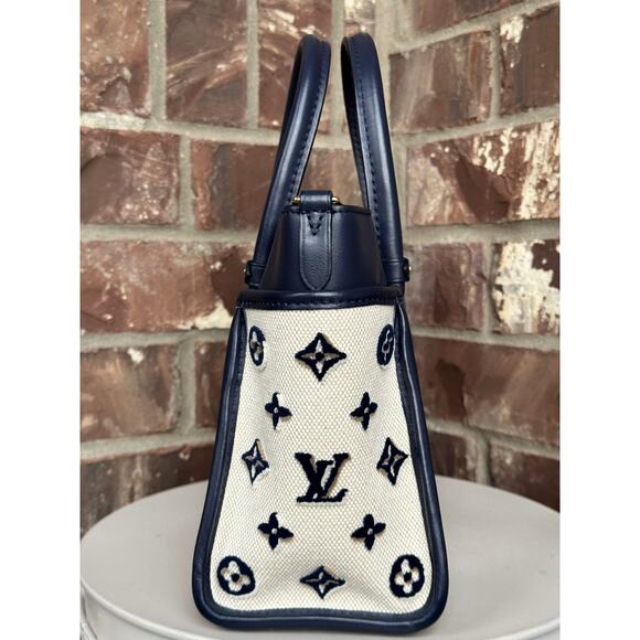 Louis Vuitton On My Side Tote Monogram Tufted Canvas PM 90326 - Picture 2 of 16